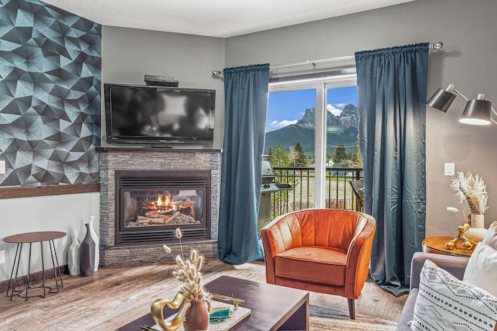 Experience Cozy Rockies Escape W/ Pool & Hot Tub - Canmore