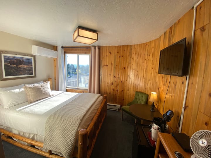 Room W/semi Parking @ Colter's - Afton, WY