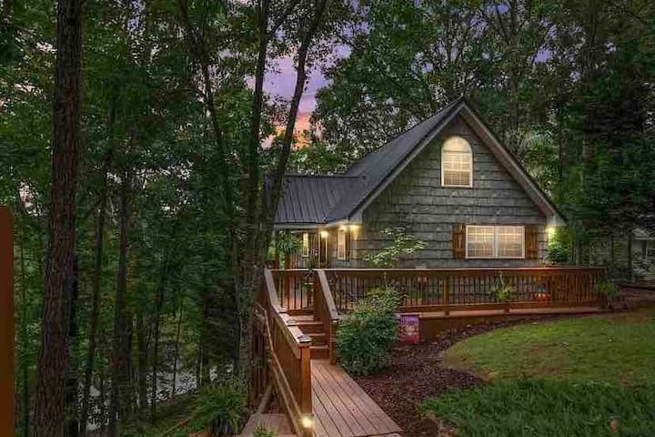 Storybook Cottage On Lay Lake! - Alabama