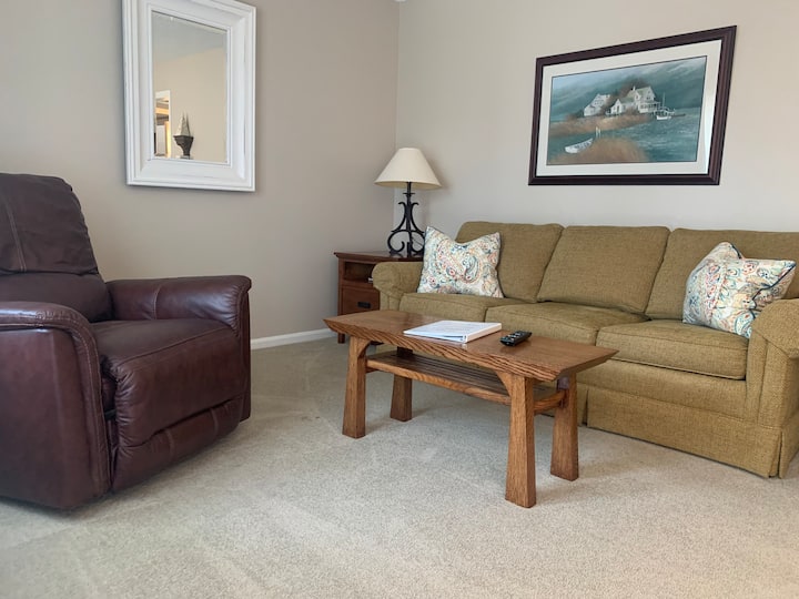 Be Happy. Charming & Spacious Condo - High Point, NC