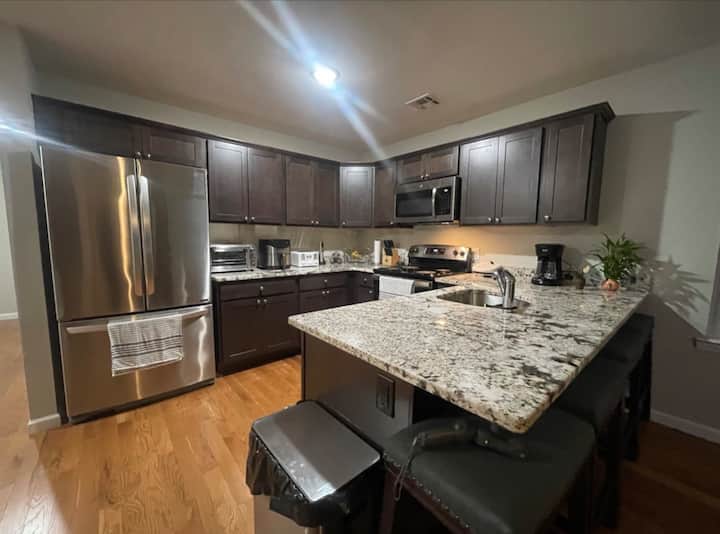 Lovely 3-bedroom Private 2nd Fl Unit. Near Ewr/nyc - Prudential Center