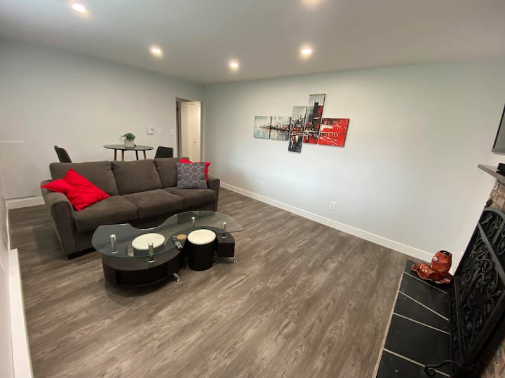 Brand New, Modern Suite In The Centre Of Town! - Maple Ridge