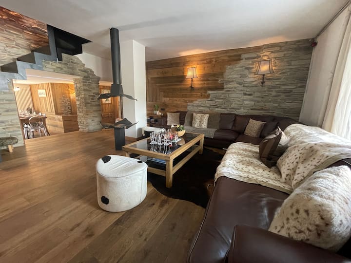 Luxe Ski In/out - Golf Apartment In Middle Of Town - Vallée d'Aoste