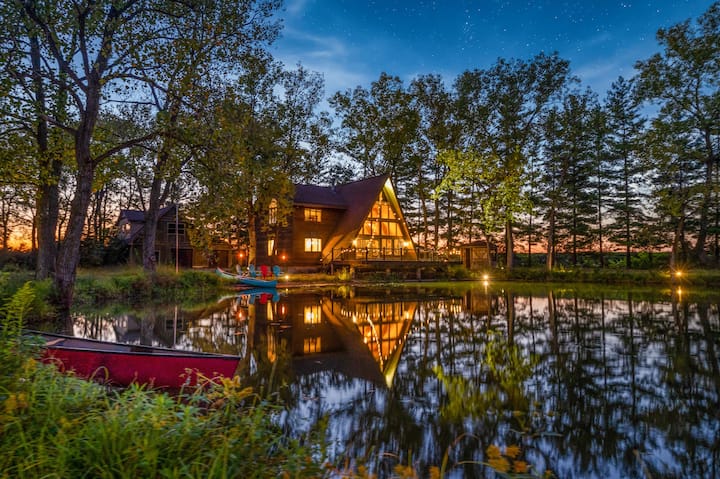 The A-frame Waterfront Cabin - Illinois
