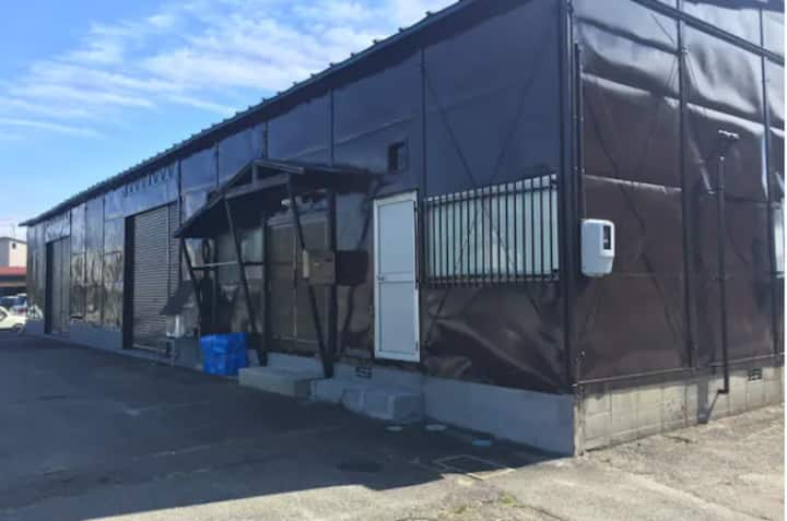 Backpackers Warehouse　低価格で快適に9人宿泊。倉庫を改装した宿泊施設 - 高山市