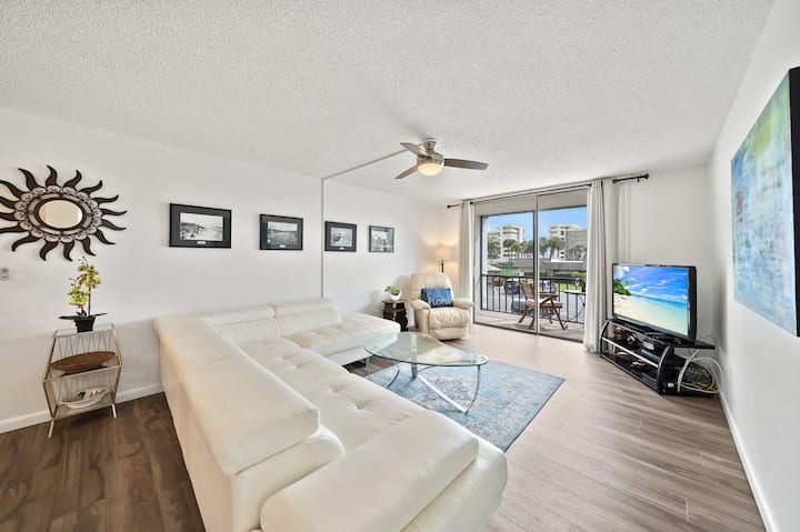 2nd Floor Unit Across The Street From The Beach - メルボルン, FL