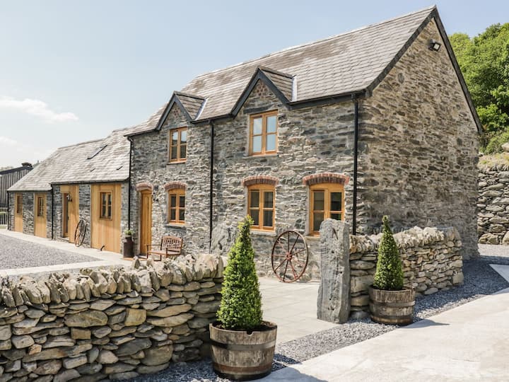 The Dairy; Countryside Retreat With Hot Tub - North Wales
