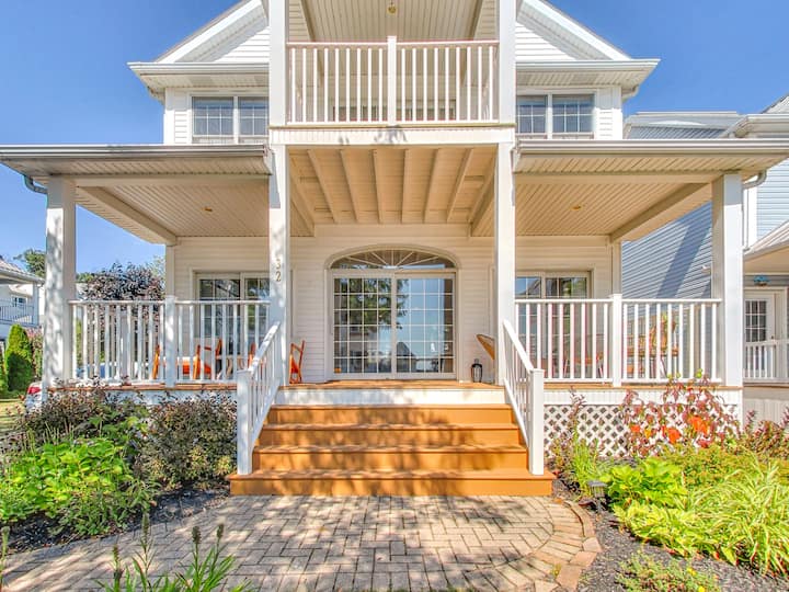 Waterfront Beach House - Steps From Private Beach - Crystal Beach