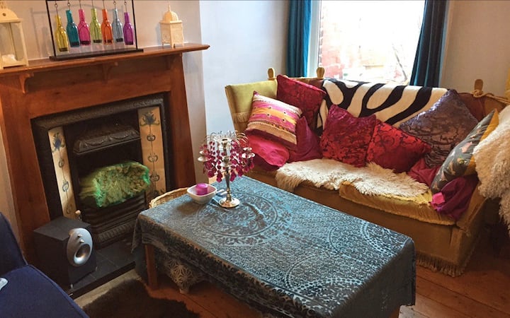 Bright Room, In Bijou Friendly Colourful House - Mánchester