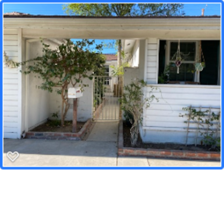 Charming Ranch With Fireplace. - Burbank, CA