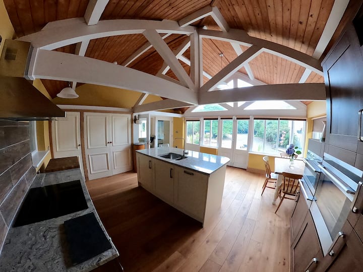 High Beamed Modern Cottage With Patio Garden - Fowey