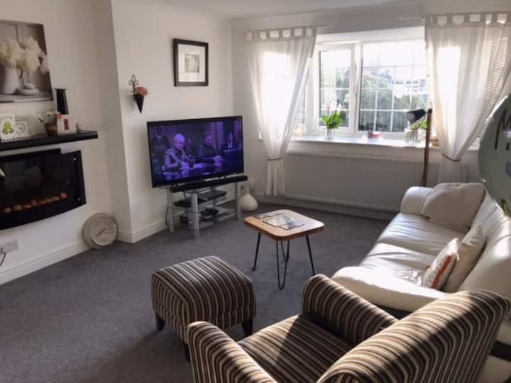 Newly Renovated Two Bedroom Ground Floor Cosy Flat - Sherwood Forest