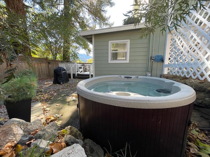 Picturesque Garden Retreat W/deck With Hot Tub - Dunsmuir, CA