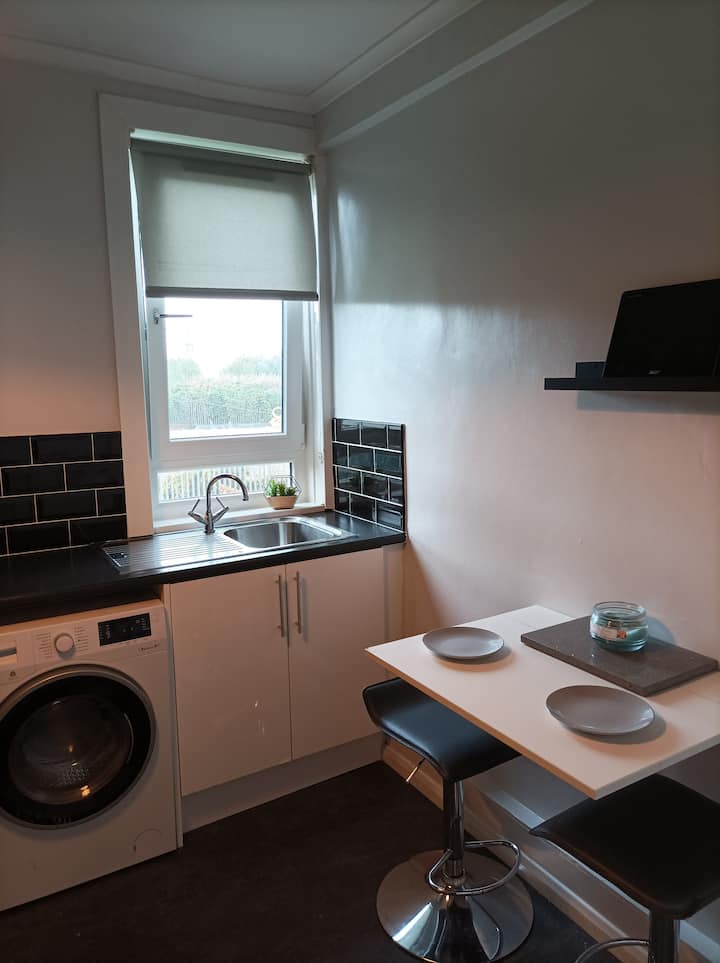 Nice And Cosy 2 Bed Apartment Which Sleeps 4 Ppl - Glasgow Airport (GLA)