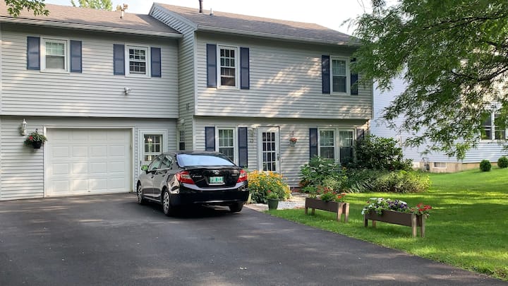 Centrally Located House, 4 Bedroom For 10 People. - University of Vermont, Burlington