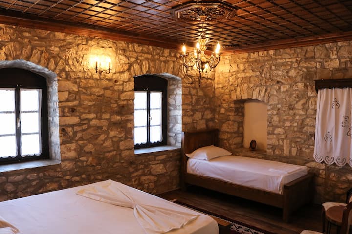 Welcome At Berat Castle Hotel! - Distretto di Berat