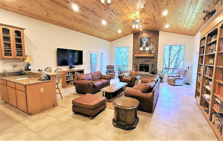 Private 6 Bedroom 5,000 Sq. Ft. Executive Home Backs To National Forest, Pets Ok - Arnold, CA