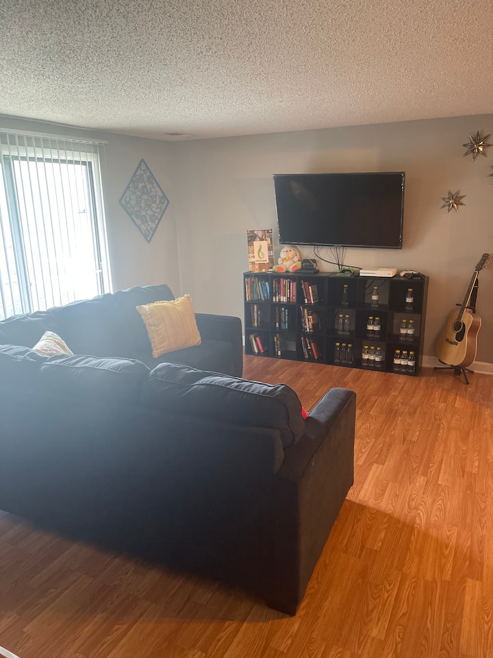 Peaceful One Bedroom Apartment With At Home Gym - Berkeley, MO