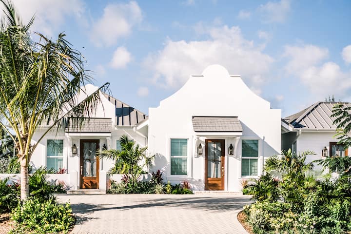 Luxury Cottage, 2bd/2ba On 7 Mile Strip - Cayman Islands