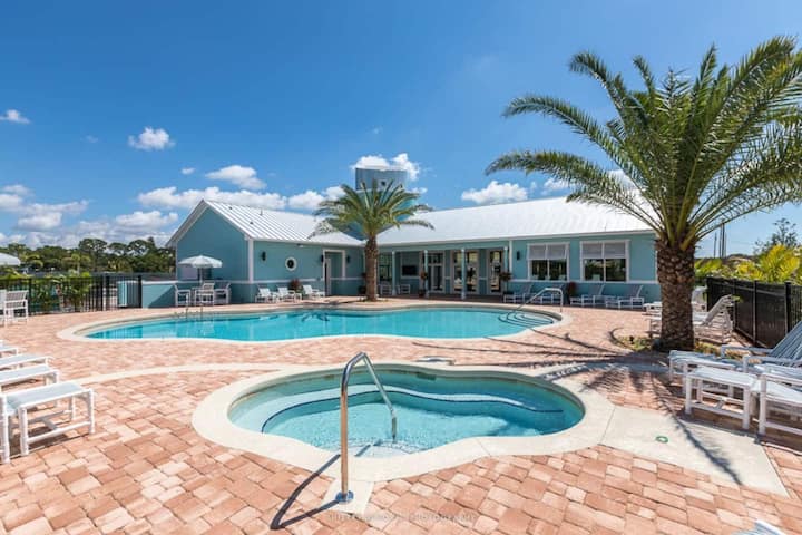 Waterfront Townhome 3br/2.5ba Pool•gym•restaurant - Cocoa, FL