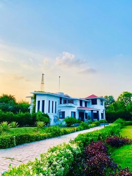 Villa in Manesar at the Best Price cozycozy