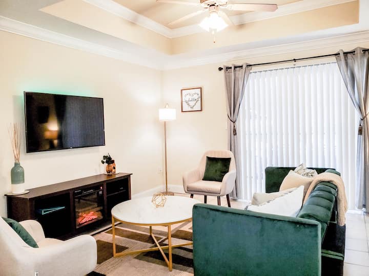 Traditional & Elegant 2 Bedroom | Wifi & Workspace - Nash, TX