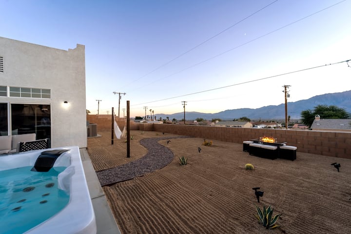 Cozy Desert Retreat With Relaxing Jetted Jacuzzi! - Morongo Valley, CA