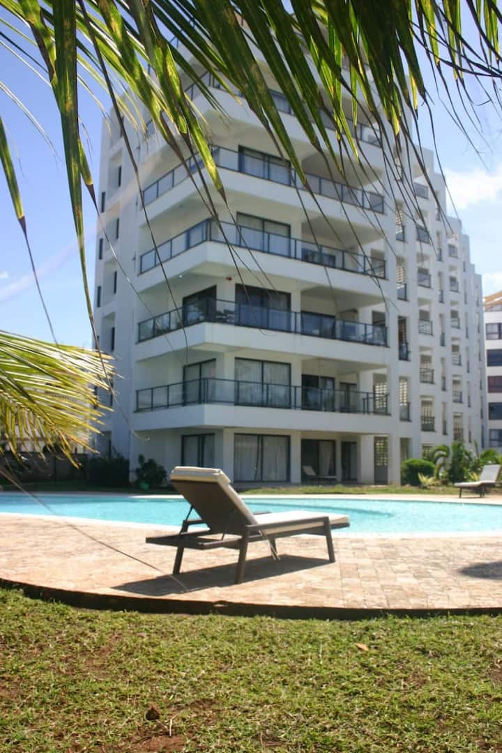 Sandy Beachfront Apartment In Bamburi Beach - Mombasa