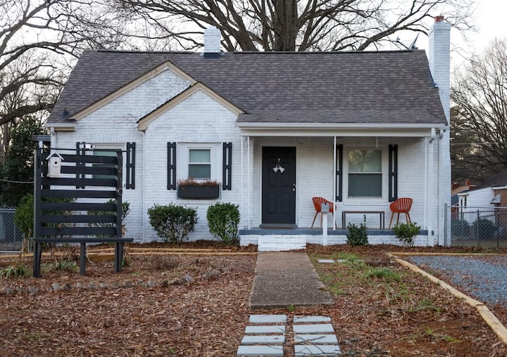 Cheerful Bungalow Minutes From Downtown - South End - Charlotte