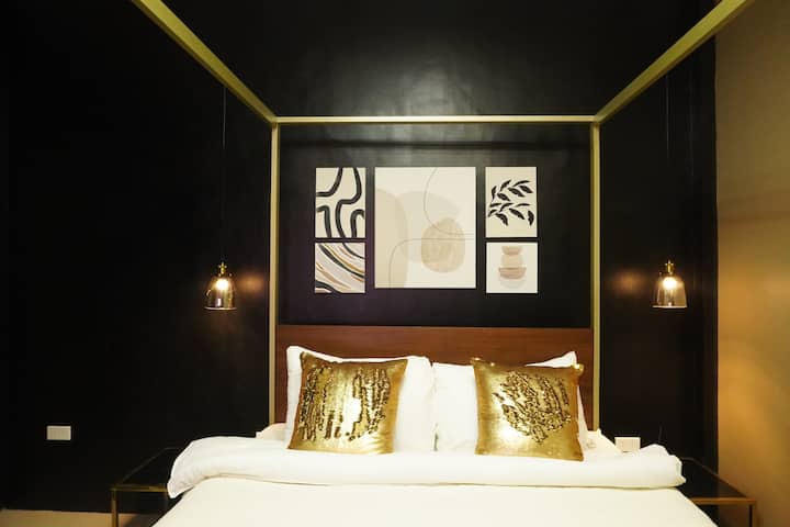 Modern Romantic Room At Yoo Apartelle , Netflix - Villasis