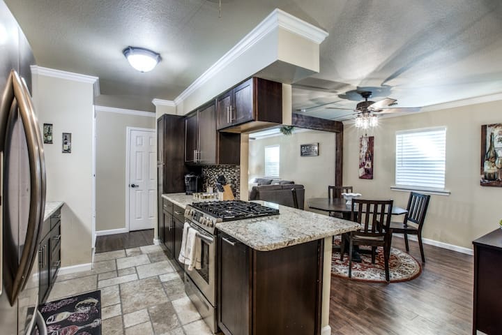 Centrally Located Home In Fort Worth - Westover Hills, TX