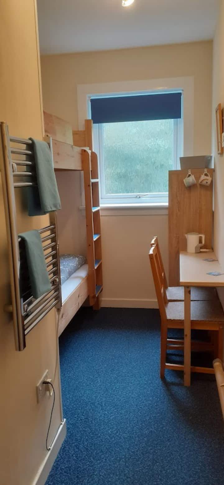Private Ensuite Twin (In Bunks) Try 'Hostel Life' - Lochgilphead
