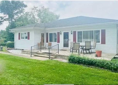 31 Palestine, IL Vacation rentals & Airbnb cozycozy