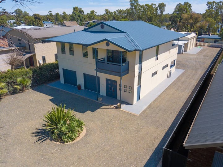 Spacious 5 Bedroom Home For Family Fun Vacations - Murray River