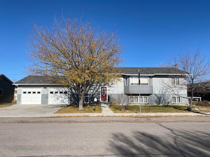 Cheerful 3 Bedroom Home With Deck - Dillon, MT