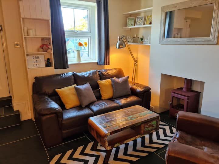 Cosy Cottage In Usk With Wood-burner And Parking - Usk