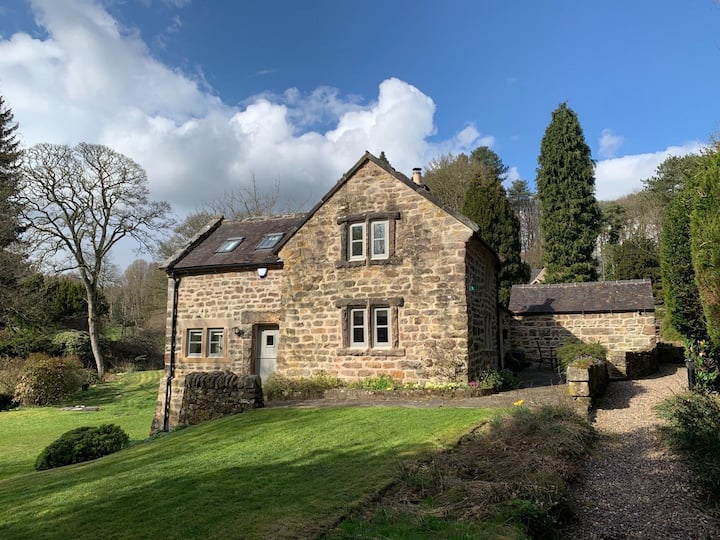 Pretty Detached Stone Cottage In Derbyshire Dales - マットロック