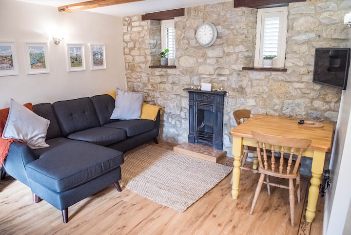 Picturesque Two Bed Cotswold Cottage - 바스
