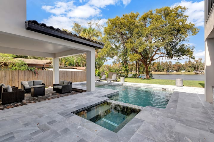 Luxury Waterfront Villa W/ Pool, Jacuzzi - Odessa, FL