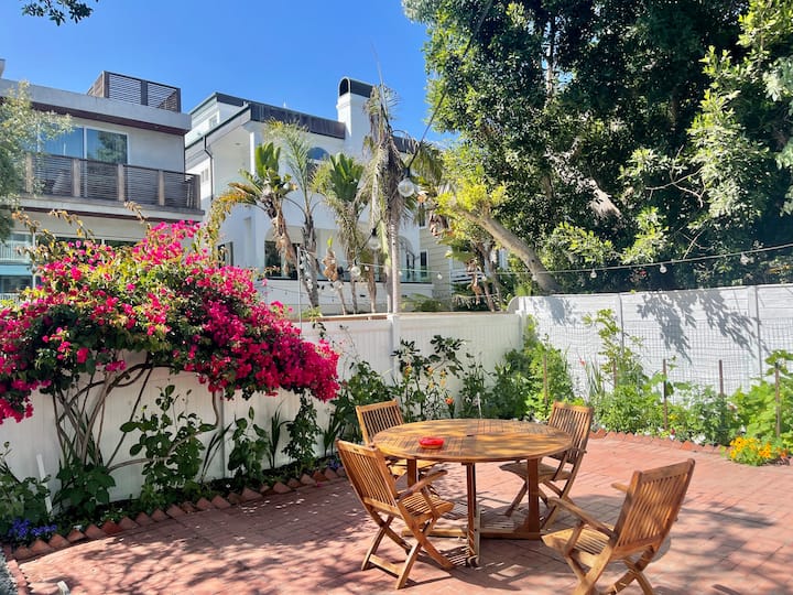 Queen Oasis Steps To Beach W/ Patio On Walk Street - Rustic Canyon - Los Angeles
