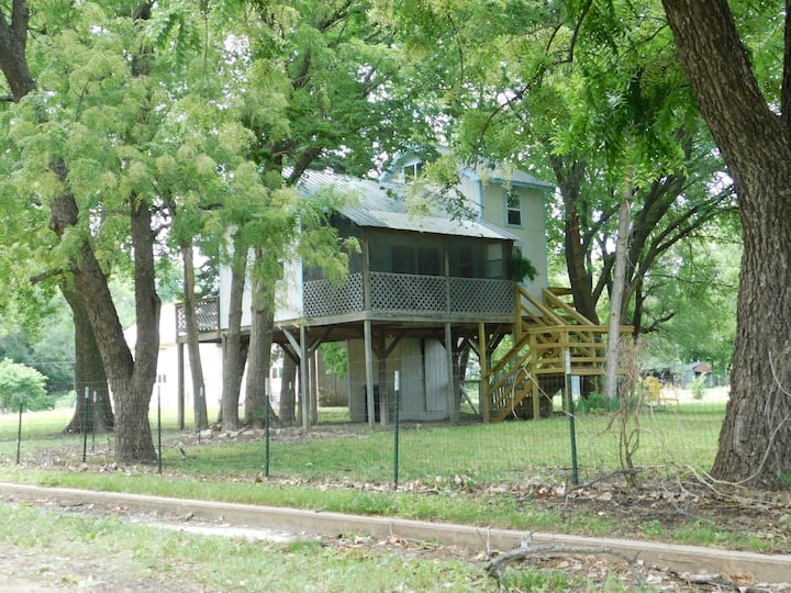 Elmdale Treehouse - Kansas (State)