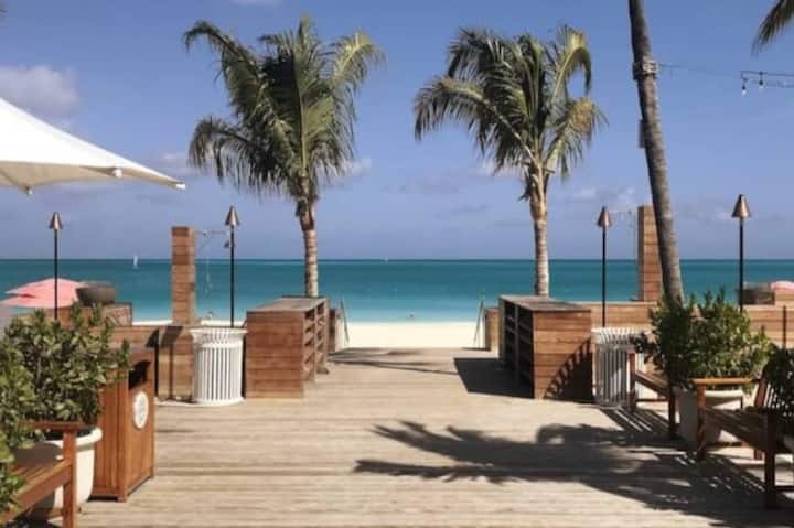 Island Vibes Condo At The Plaza - Turks and Caicos Islands