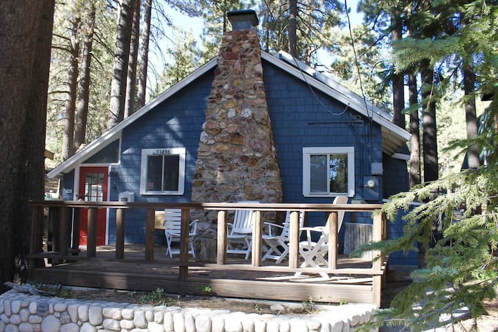 Charming Cabin With Backyard Walking Trails - Green Valley Lake, CA