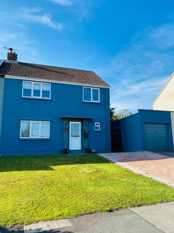 Entire 3 Bed House Near Town Centre And Beaches - Pembrokeshire