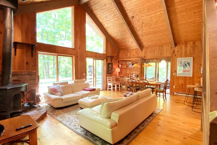 Berkshires Chalet Natural Setting Deck & Fire Pit! - The Berkshires, MA