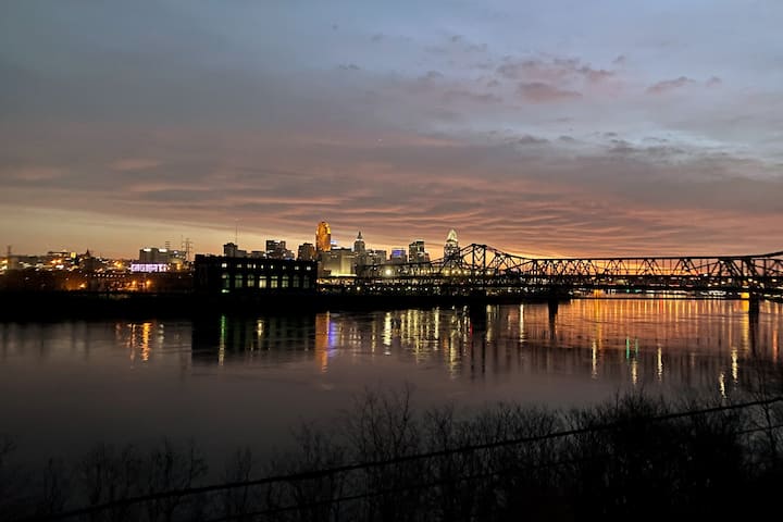 The Riverhaus: Skyline Views, 5mins To Dt Cincy - Cincinnati