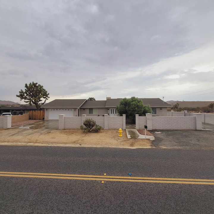 57603 Sunnyslope Ave. · Loaded W/extras - Home Theater, Office, Playground - Yucca Valley, CA