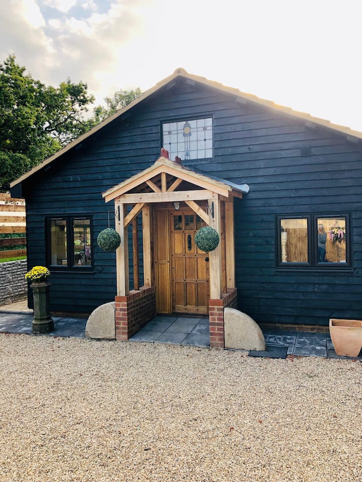 Adorable Secluded Lodge With Wood Fired Hot Tub - Essex
