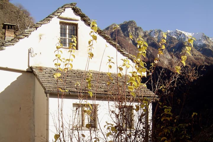 Altes Tessinerhaus "Casa Maddalena", Brontallo - Cevio