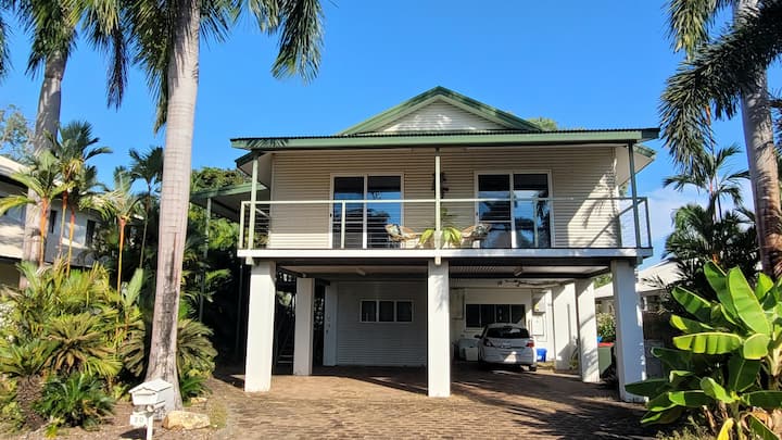 Tranquil Tropical 4 Bedroom House With Spa - Palmerston